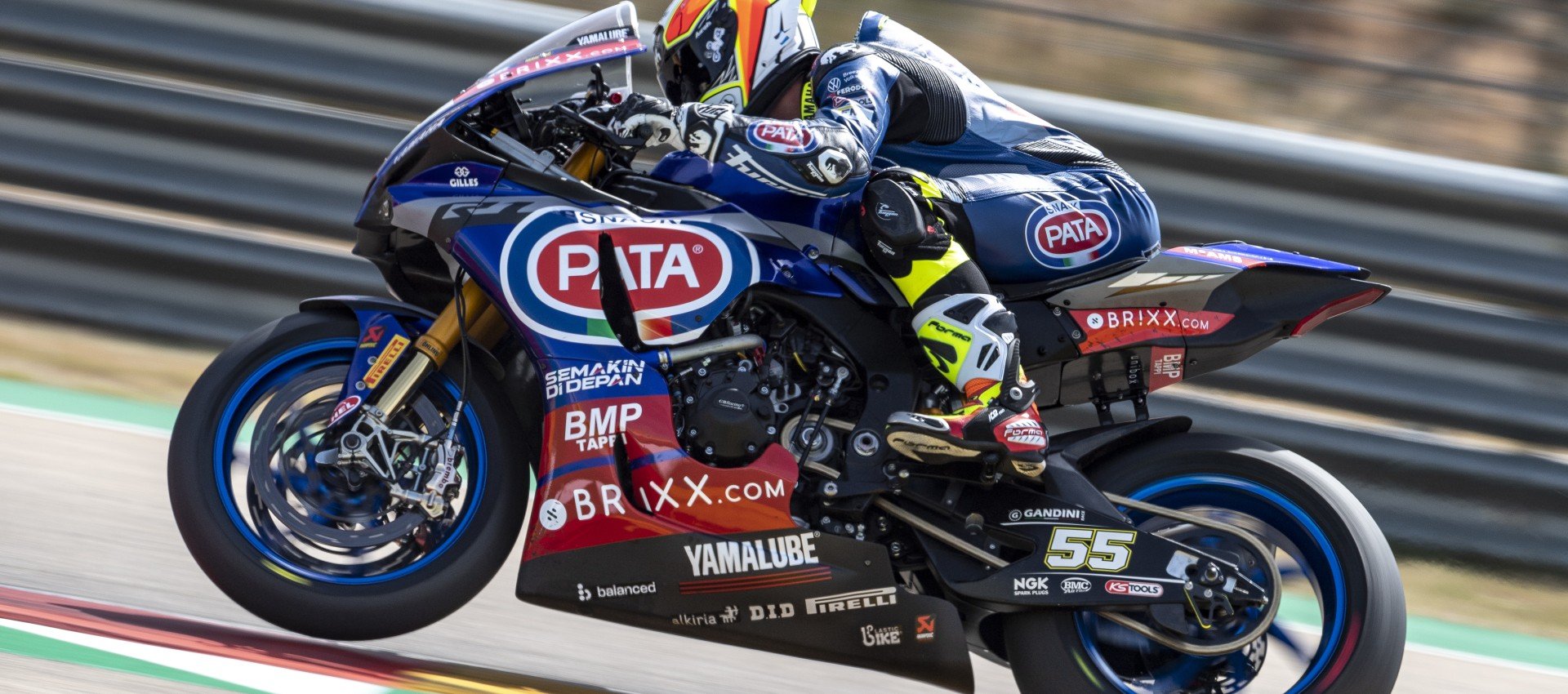 BMC Air Filter is sponsor and official supplier of Yahama WorldSBK SuperBike team.