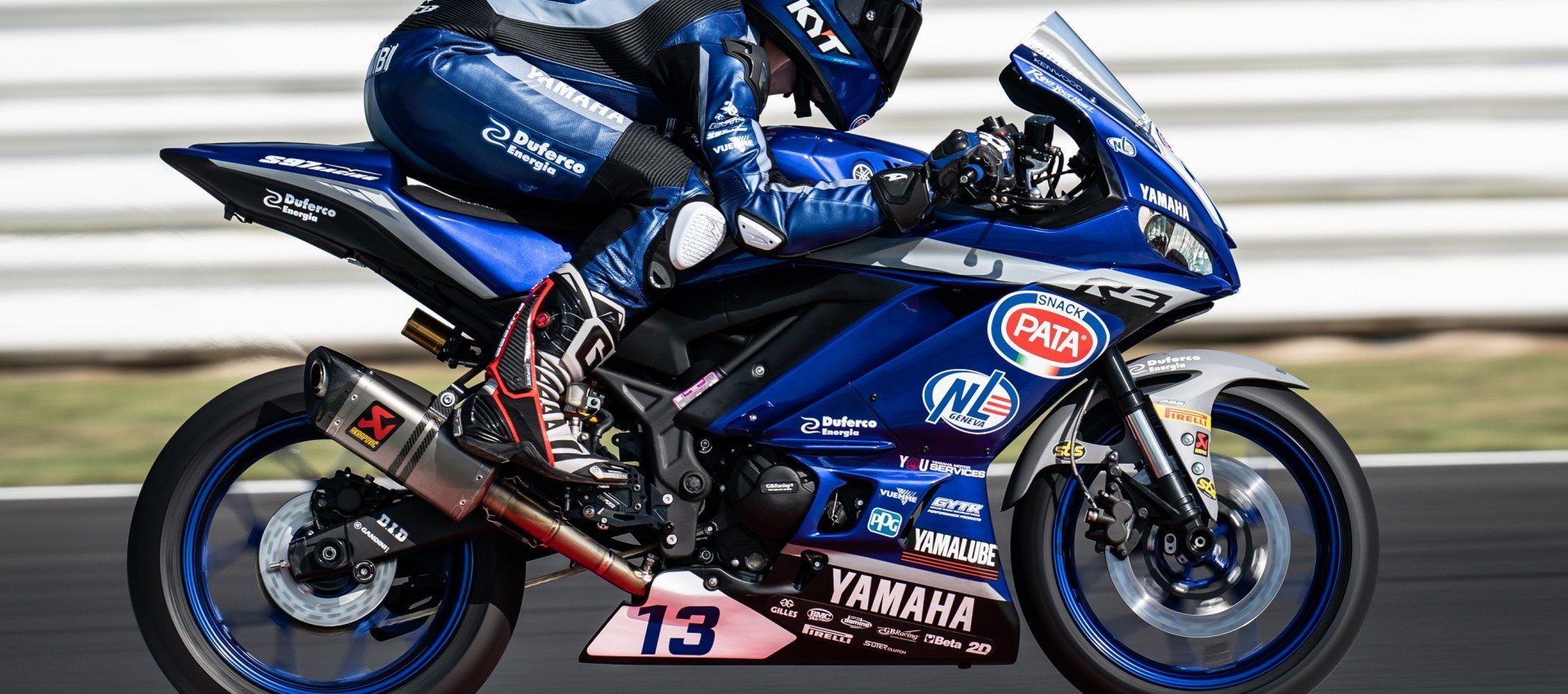 最初のYamaha R3 bLU cRUヨーロッパカップ選手権は、バルセロナで表彰されます