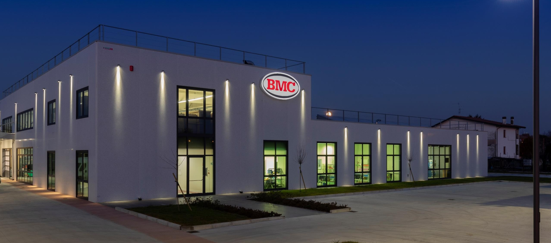 BMC ha sede a Medicina (Bologna), nel cuore della Motor Valley, con filiali in Cina e India ed oltre novanta distributori in tutto il mondo.