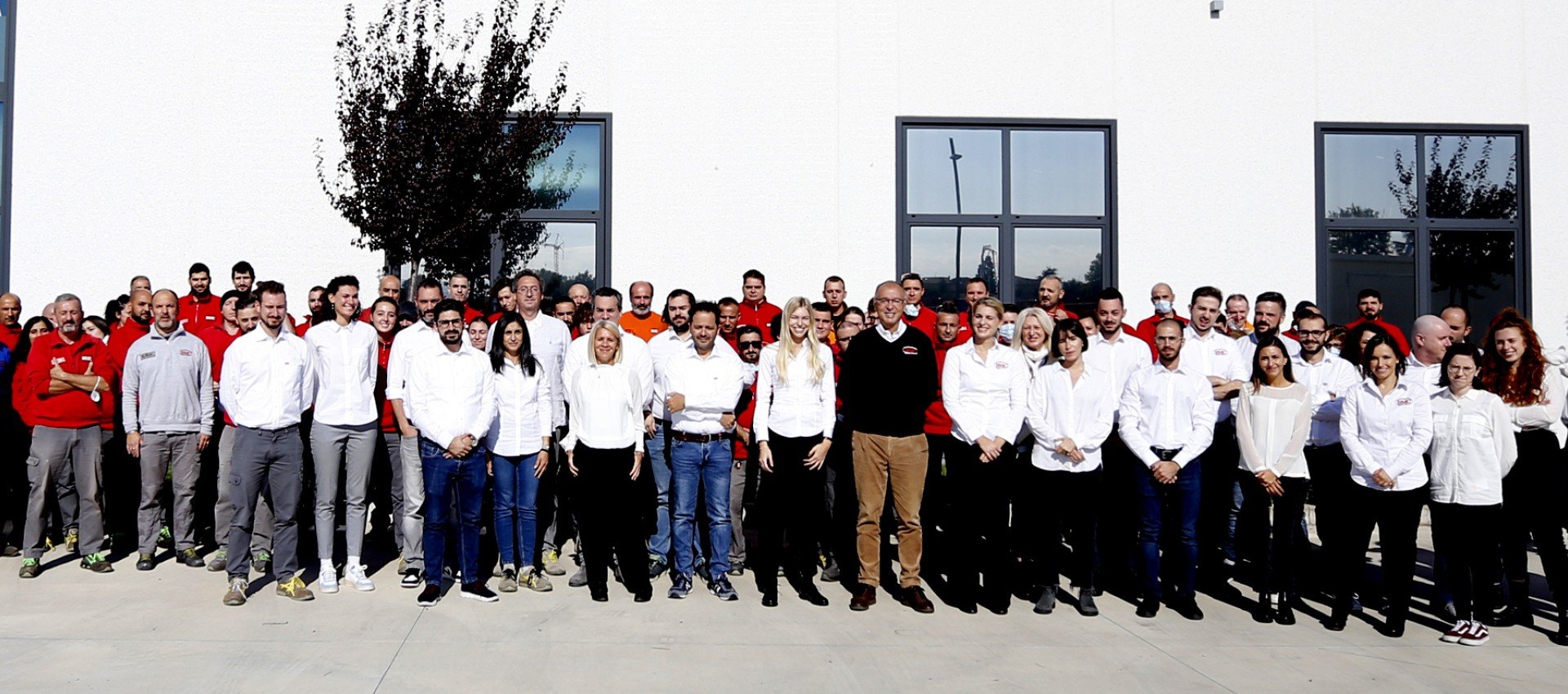 The new BMC factory is inaugurated with the aim of achieving the highest quality standards thanks to the best existing equipment.